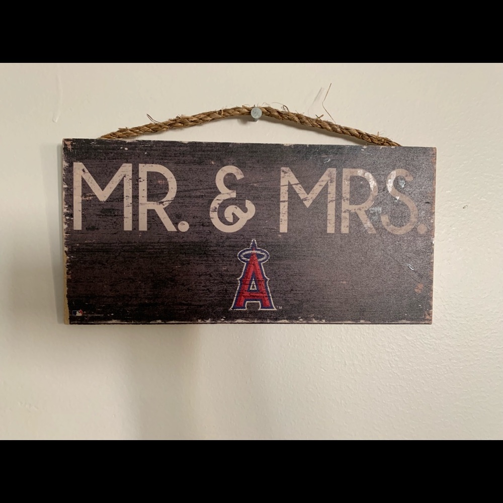 Hanging sign Mr. & Mrs. A